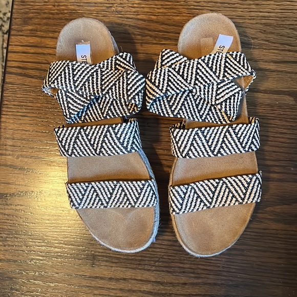 Steve Madden Sandals - Picture 2 of 5